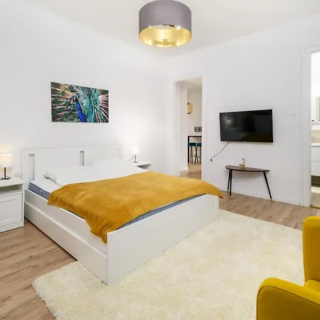 Stylish Spot By The River Danube Appartamento *