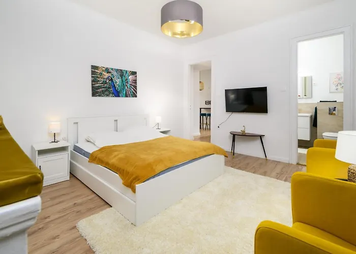 Stylish Spot By The River Danube Apartment *